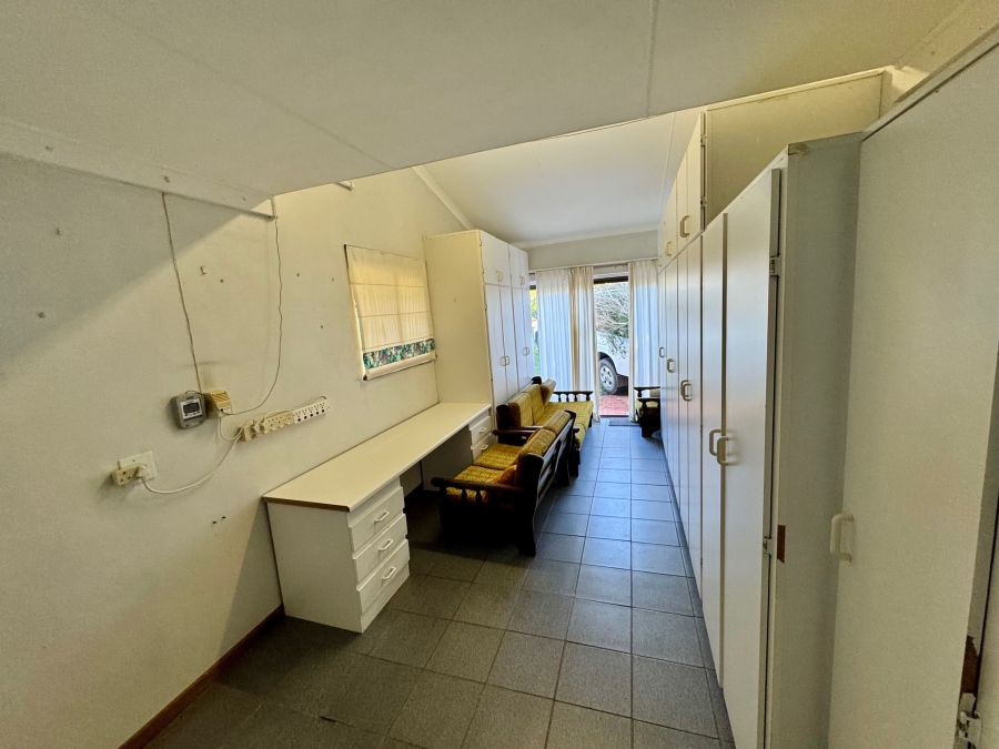 To Let 5 Bedroom Property for Rent in Stilbaai Wes Western Cape